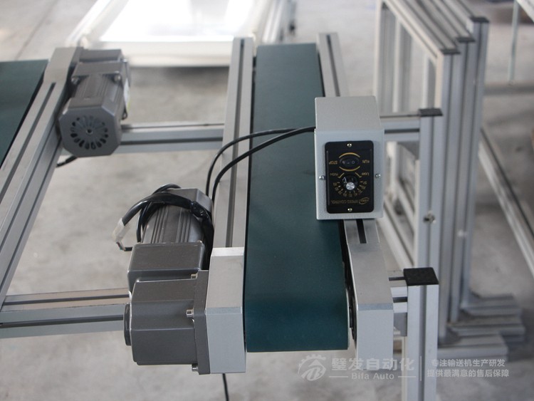 側(cè)裝直角電機(jī)小型皮帶輸送機(jī) 側(cè)裝直角電機(jī)小型皮帶輸送機(jī)