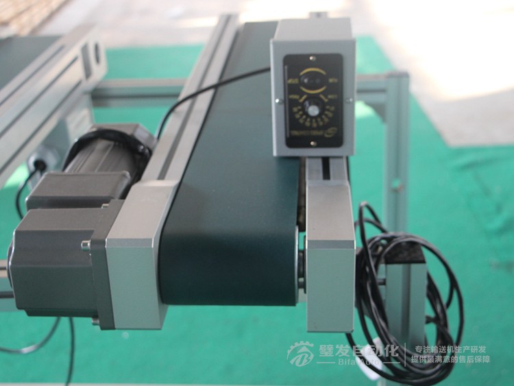 側(cè)裝直角電機(jī)小型皮帶輸送機(jī) 側(cè)裝直角電機(jī)小型皮帶輸送機(jī)