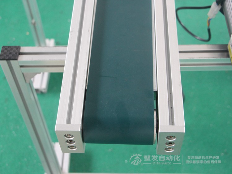 側(cè)裝直角電機(jī)小型皮帶輸送機(jī) 側(cè)裝直角電機(jī)小型皮帶輸送機(jī)