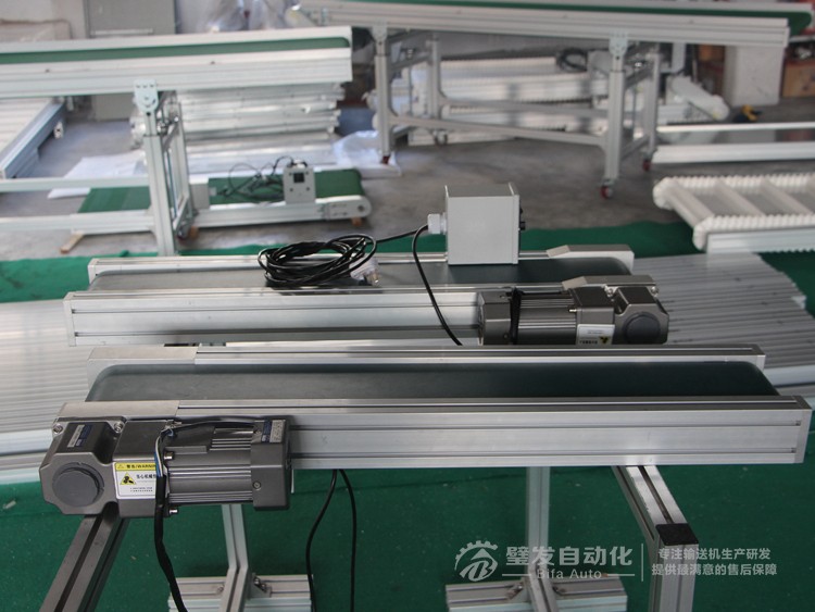 側(cè)裝直角電機(jī)小型皮帶輸送機(jī) 側(cè)裝直角電機(jī)小型皮帶輸送機(jī)