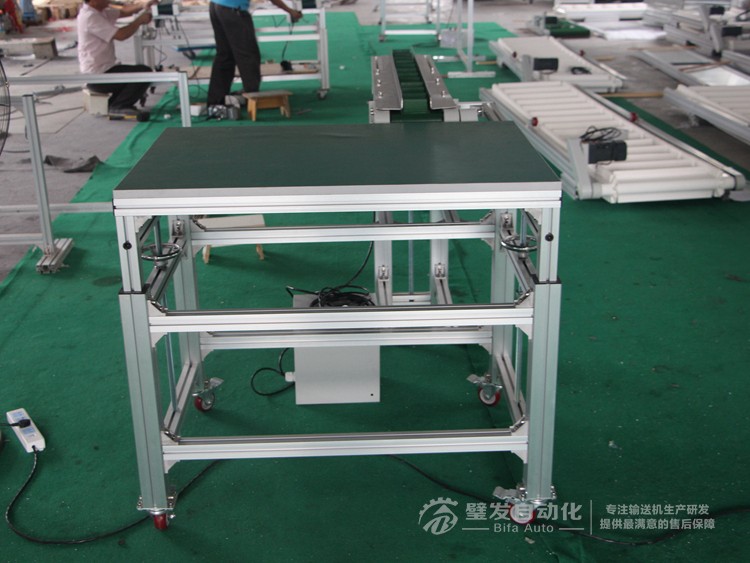 小型非標(biāo)皮帶輸送機(jī) 小型非標(biāo)皮帶輸送機(jī)