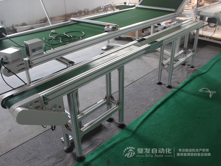 加防跑偏導(dǎo)條中間斷開小型非標(biāo)皮帶輸送機 加防跑偏導(dǎo)條中間斷開小型非標(biāo)皮帶輸送機