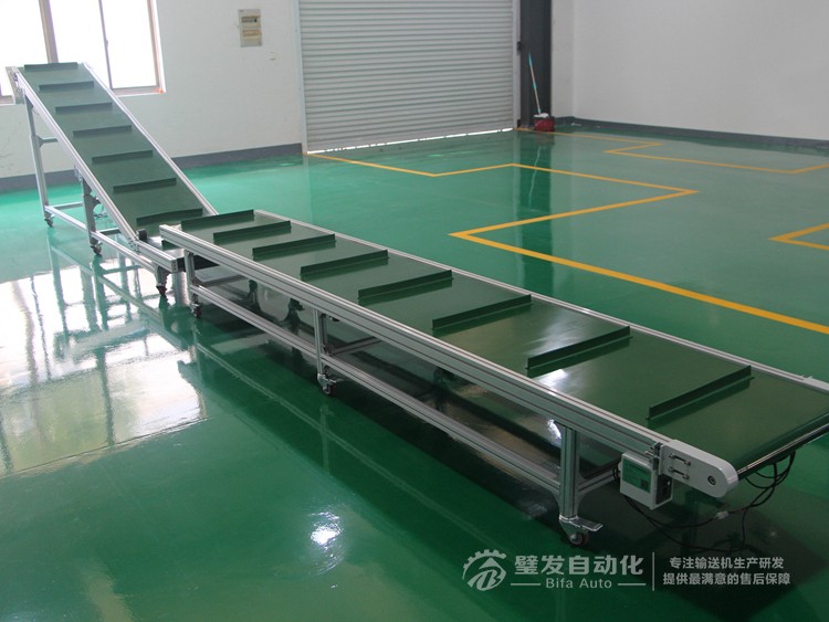 帶擋板直線(xiàn)與爬坡輸送機(jī)