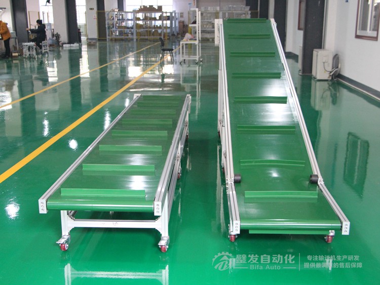 帶擋板直線與爬坡輸送機(jī)