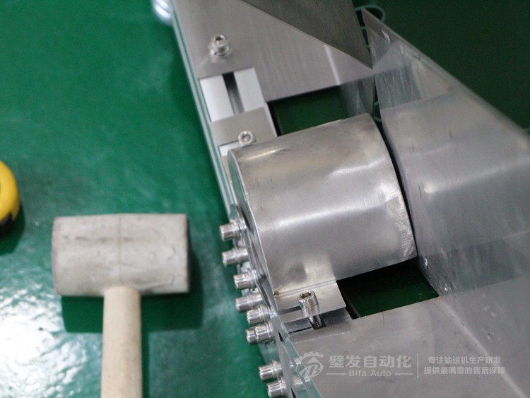 即加裙邊擋板又加鍍鋅擋邊Z字形爬坡輸送機(jī) 即加裙邊擋板又加鍍鋅擋邊Z字形爬坡輸送機(jī)