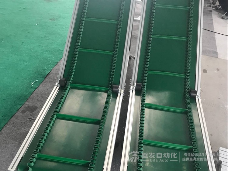 裙邊擋板低端平臺(tái)爬坡輸送線 裙邊擋板低端平臺(tái)爬坡輸送線