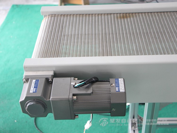 不銹鋼網(wǎng)鏈輸送機(jī) 不銹鋼網(wǎng)鏈輸送機(jī)