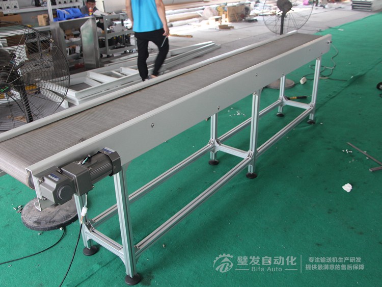 不銹鋼網(wǎng)鏈輸送機(jī) 不銹鋼網(wǎng)鏈輸送機(jī)