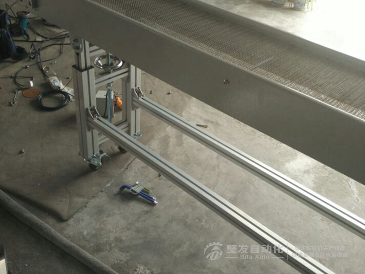 不銹鋼網(wǎng)帶輸送機(jī) 不銹鋼網(wǎng)帶輸送機(jī)