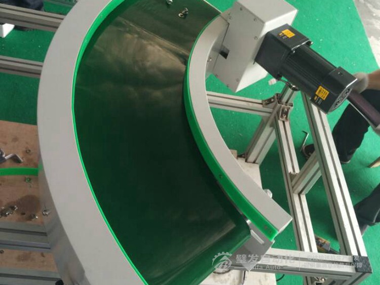 小型轉(zhuǎn)彎機