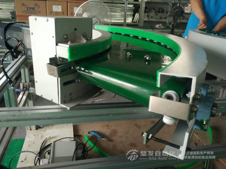 小型轉(zhuǎn)彎機