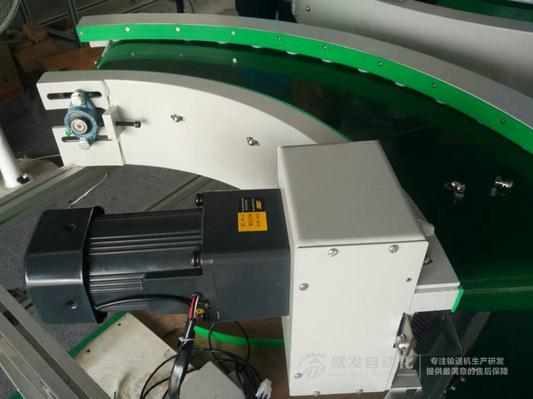 小型轉(zhuǎn)彎機