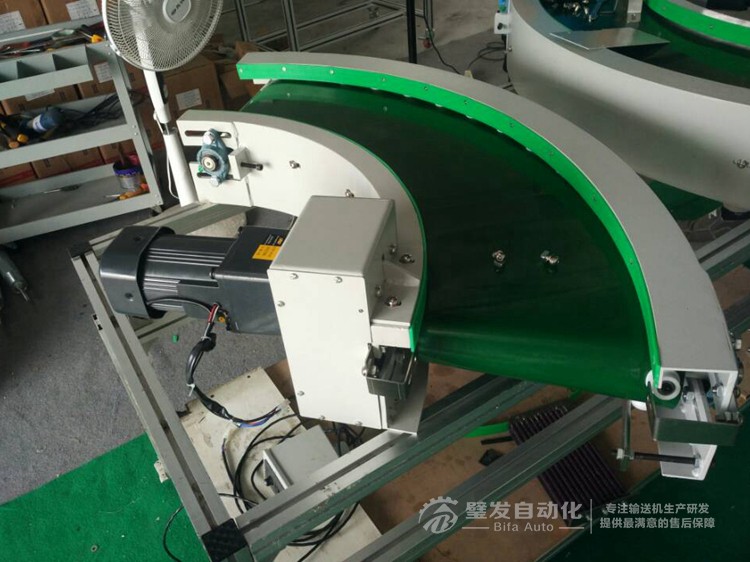 小型轉(zhuǎn)彎機